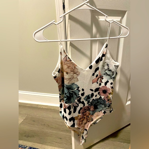 Tops - Small floral bodysuit